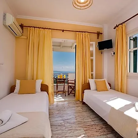 Nestoras Hotel 3*