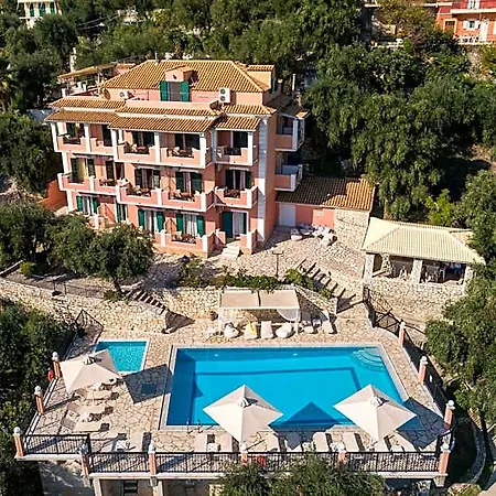 Nestoras Hotel 3*